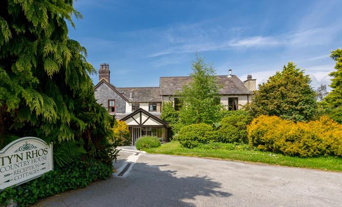 Front entrance of Ty'n Rhos Country House